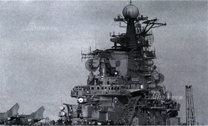 Hoanh trang tau san bay khong lo lop Kiev cua Nga-Hinh-6