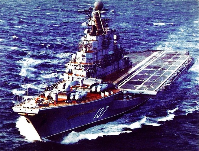 Hoanh trang tau san bay khong lo lop Kiev cua Nga-Hinh-9