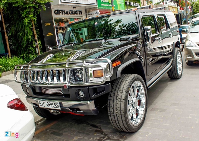 Hummer H2 do vanh 24 inch tren pho di bo Nguyen Hue hinh anh 3