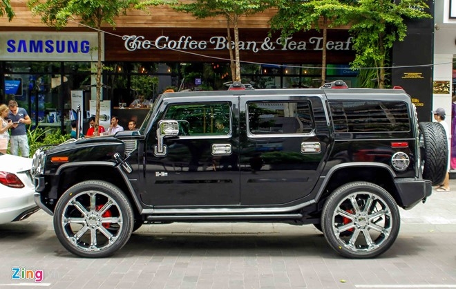 Hummer H2 do vanh 24 inch tren pho di bo Nguyen Hue hinh anh 4