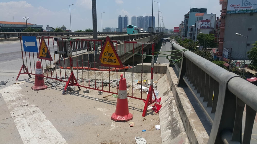ô tô lao từ đường trên cao, đường vành đai 3, lao từ cầu Thanh Trì, tài xế tử vong khi lao từ đường trên cao