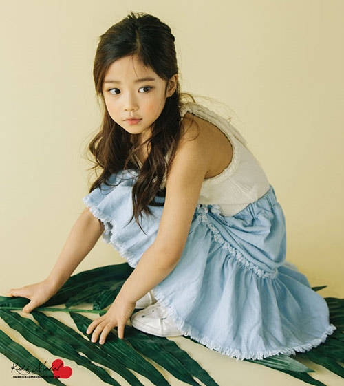 be gai 8 tuoi so huu ve dep sang chanh khien hotgirl dan chi cung ao uoc - 3