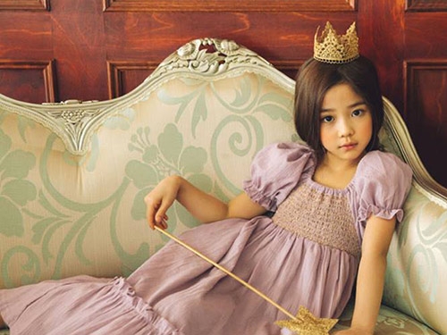 be gai 8 tuoi so huu ve dep sang chanh khien hotgirl dan chi cung ao uoc - 5