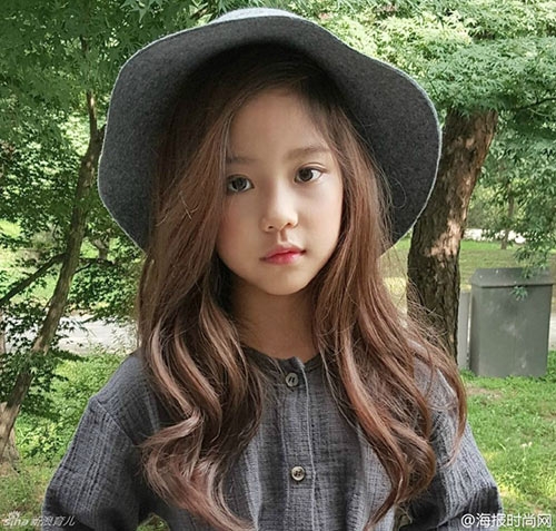 be gai 8 tuoi so huu ve dep sang chanh khien hotgirl dan chi cung ao uoc - 7