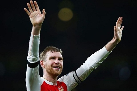 Chấn thương đầu gối, Mertesacker có thể vắng mặt tới 5 tháng hình ảnh Chan thuong dau goi, Mertesacker co the vang mat toi 5 thang hinh anh