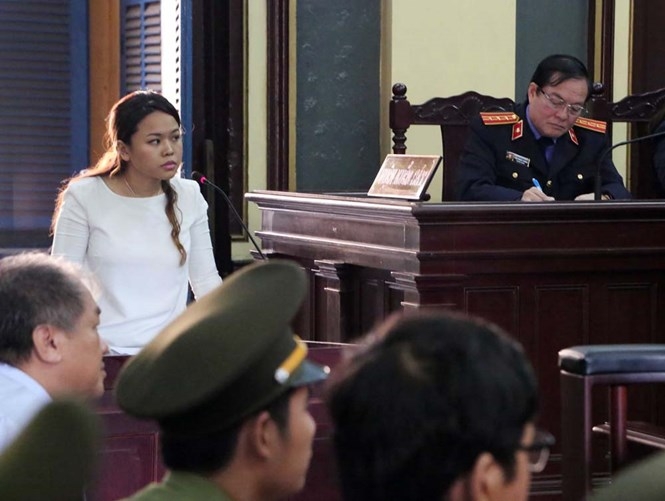 Bà Trần Ngọc Bích trả lời tại tòa /// Ảnh: Đào Ngọc Thạch