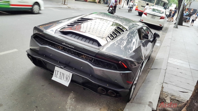  Xe chưa đăng ký và phải đeo tạm biển Xe xin số. 