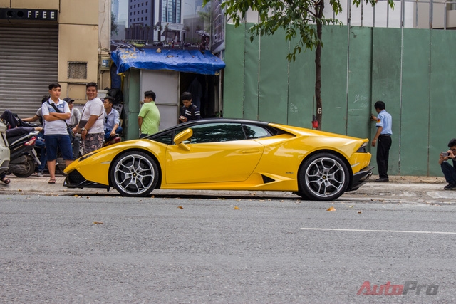  Được biết, sau chiếc Lamborghini Huracan này, Cường Đô la vừa mới sắm thêm một chiếc siêu xe khác. Đó là chiếc Ferrari 488 GTB. 