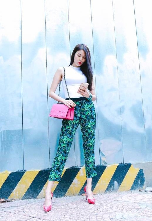 Lan Khue ghi diem voi loat vay ao hoa la hinh anh 2