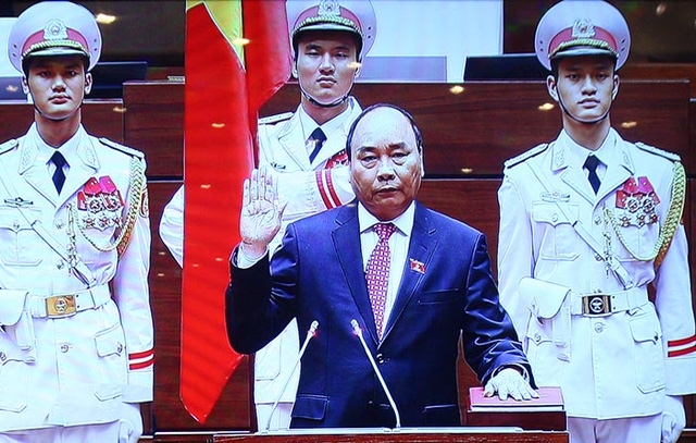  Làm lễ tuyên thệ. 