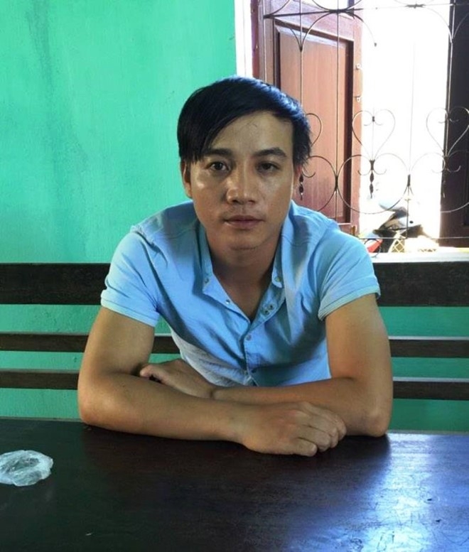 Thay giao giat tui xach nguoi di duong roi doi tien chuoc hinh anh 1