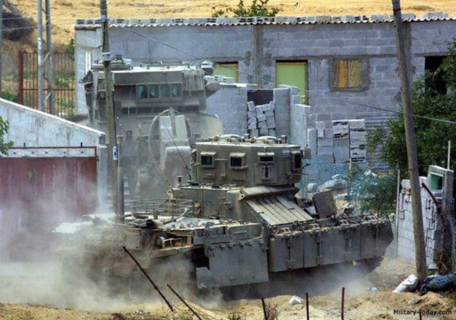 Xe thiet giap 'chuong cho di dong' cua Israel hinh anh 9