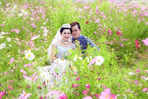  Ảnh cưới đẹp như mơ của đôi tình nhân vượt qua mọi định kiến. 