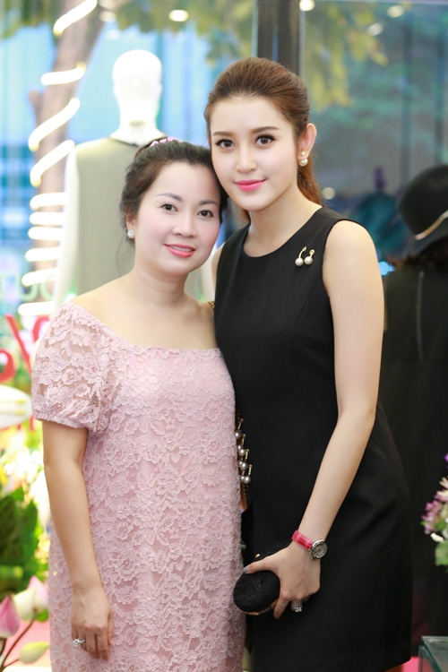 me-huyen-my-rang-ro-di-event-cung-con-gai-2