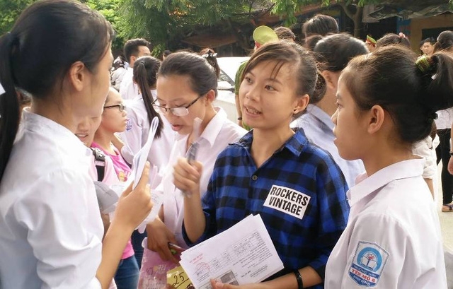 Các thí sinh tại Ninh Bình tham dự kỳ thì THPT quốc gia năm nay
