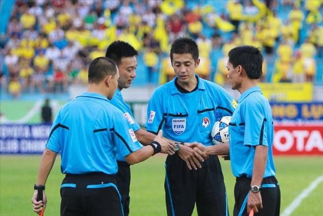 Trong tai ngoai tro lai cam coi tai V.League 2016 hinh anh