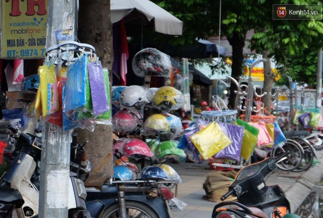 Áo mưa 10 nghìn đồng chứa chì có thực sự làm tổn thương đến não người mặc? - Ảnh 2.