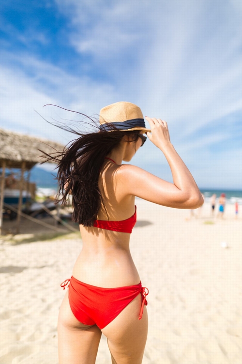 ha-anh-sexy-voi-ao-tam-quay-tung-bung-truoc-le-cuoi-3