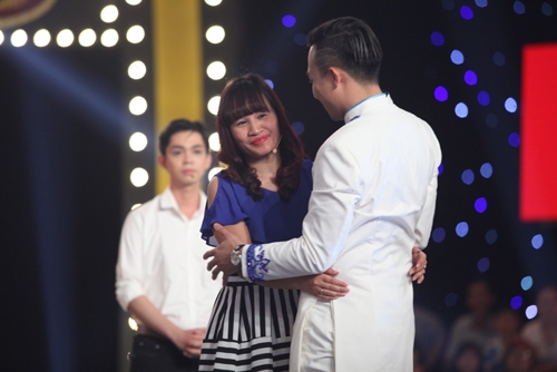 le-thi-dan-toi-khong-di-hat-dam-cuoi-de-giu-hinh-anh-1