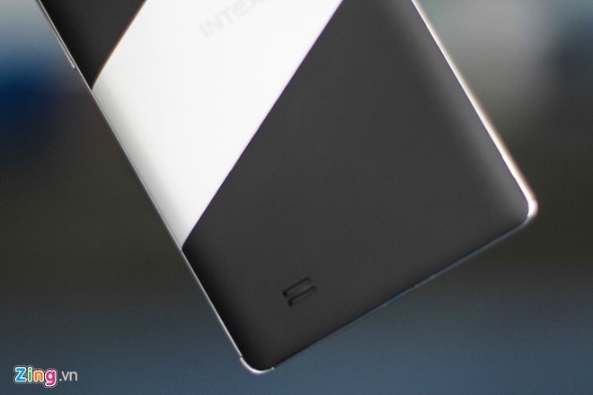 Mo hop smartphone 4G, ho tro cam bien van tay re nhat VN hinh anh 11