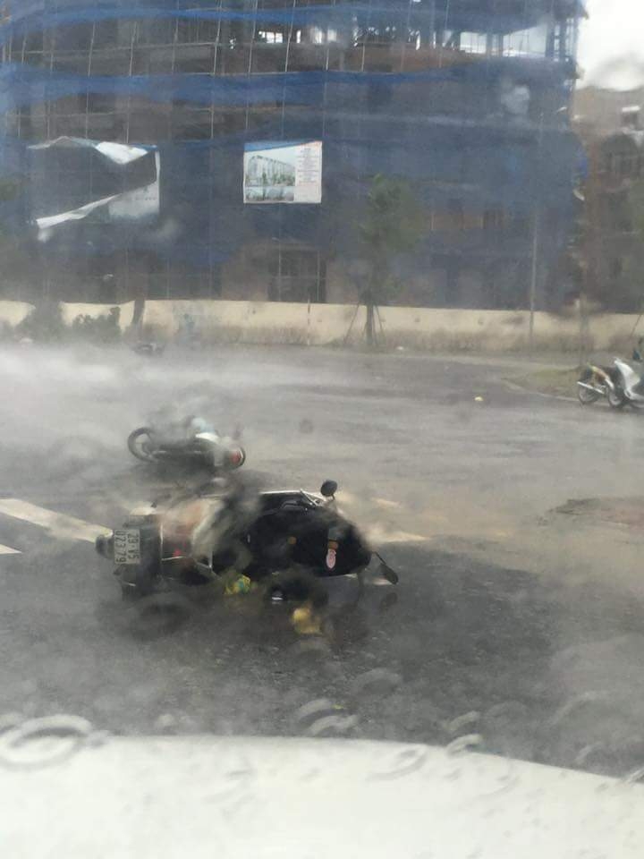 công sở, nghỉ làm, bão, công ty, mưa gió