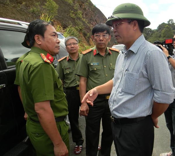 phá rừng pơ mu