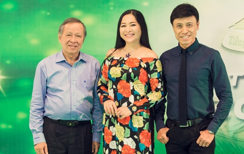 Từ phải sang: ca sĩ Tuấn Ngọc, MC Quỳnh Hương, nhạc sĩ Trần Long Ẩn.