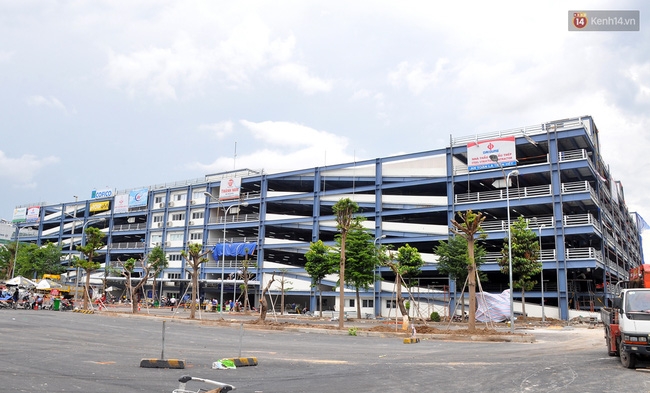 Cận cảnh nhà giữ xe 5 tầng có hệ thống chữa cháy tự động ở sân bay Tân Sơn Nhất - Ảnh 2.