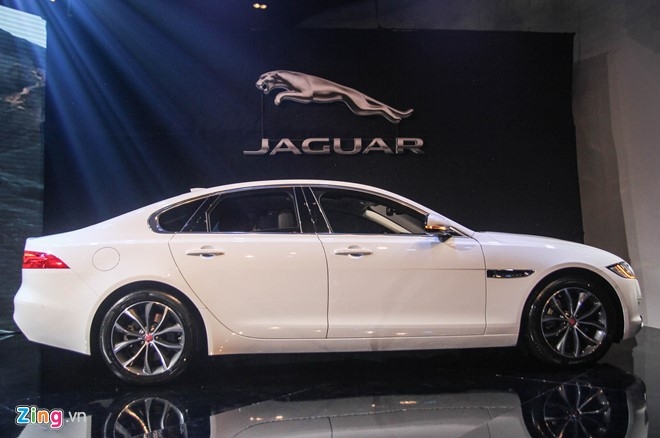 Chi tiet xe sang Jaguar XF vua ra mat tai Viet Nam hinh anh 4