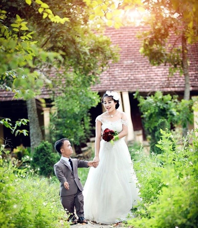 Co gai lay chong lun: 'Tinh yeu cua minh la co tich' hinh anh 1