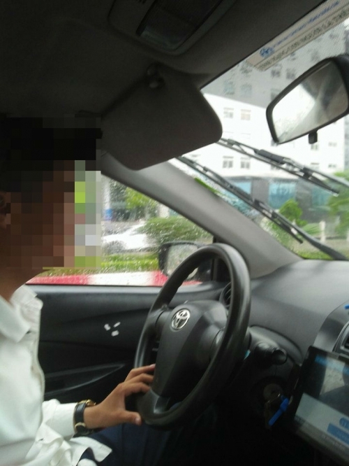 Hà Nội: Dịch vụ taxi ‘hốt bạc’ ngày mưa bão - Ảnh 2 Hà Nội: Dịch vụ taxi ‘hốt bạc’ ngày mưa bão - Ảnh 2