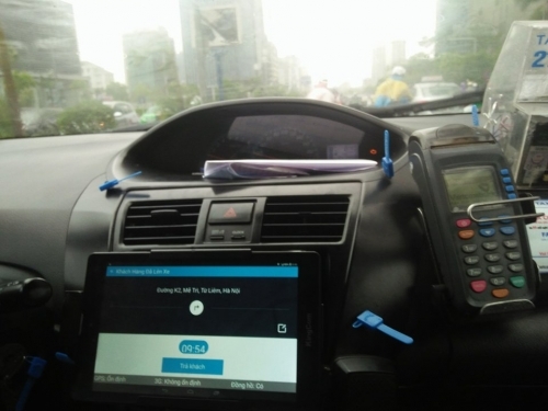 Hà Nội: Dịch vụ taxi ‘hốt bạc’ ngày mưa bão - Ảnh 3 Hà Nội: Dịch vụ taxi ‘hốt bạc’ ngày mưa bão - Ảnh 3