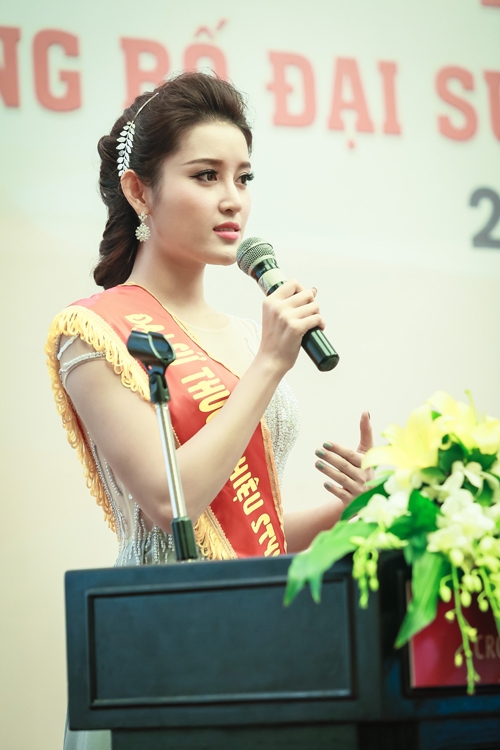 Huyền My thay Kỳ Duyên làm đại sứ thương hiệu