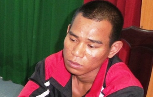 nam-thanh-nien-cam-tuyp-sat-dap-vo-nhieu-oto-xe-may