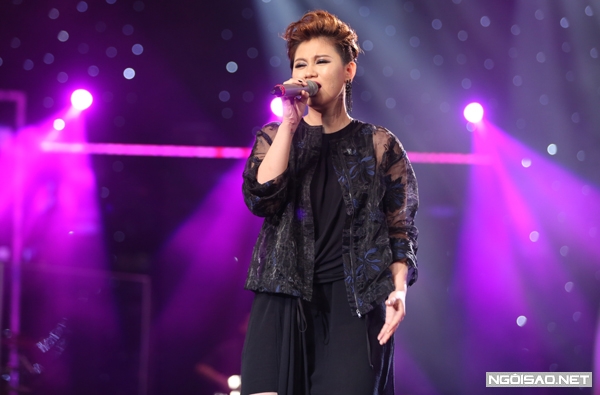 co-gai-philippines-gay-bat-ngo-tren-san-khau-vietnam-idol-5