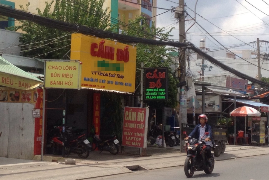 Tiệm cầm đồ C.P đường Dương Quảng Hàm, quận Gò Vấp, nơi diễn ra hoạt động mua bán giấy tờ tùy thân