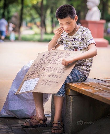 cau-be-nhat-rac-kiem-tien-giup-me-ke-chua-benh-ung-thu-6