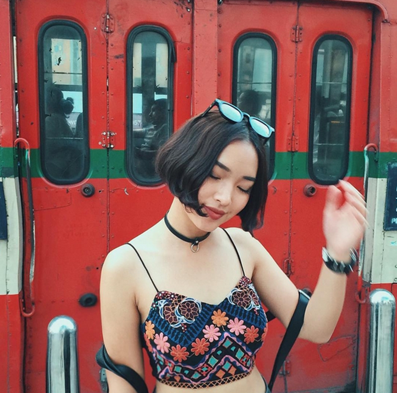 Luôn biết làm mới mình bằng cách cập nhật mọi xu hướng thời trang thịnh hành nhất và cũng chẳng ngần ngại thay đổi theo chúng “xoành xoạch” từ phong cách đến cả những kiểu tóc.