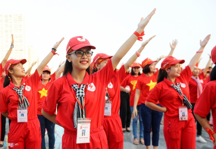 2.000 nguoi xep hinh la co Viet Nam tai Ha Noi hinh anh 4