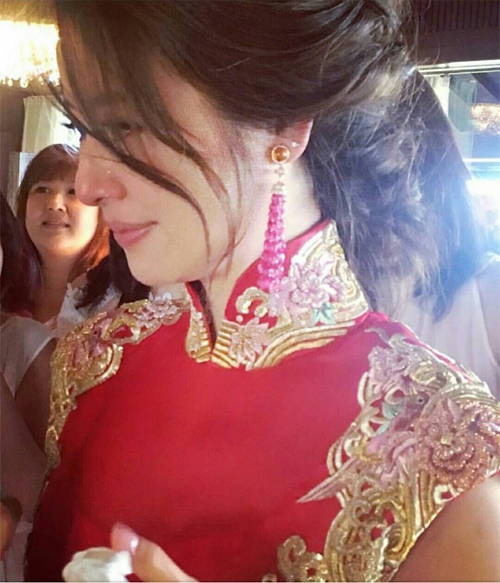 boc-gia-vay-cuoi-va-trang-suc-hang-hieu-cua-lam-tam-nhu-7