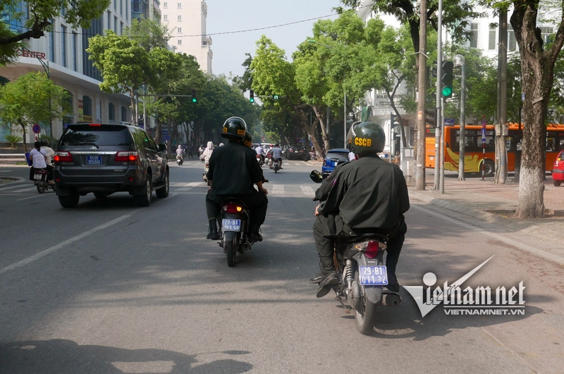 cảnh sát cơ động, CSCĐ ra quân, CSCĐ xử lý không mũ bảo hiểm