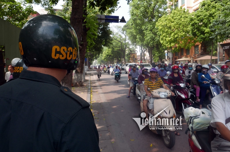 cảnh sát cơ động, CSCĐ ra quân, CSCĐ xử lý không mũ bảo hiểm