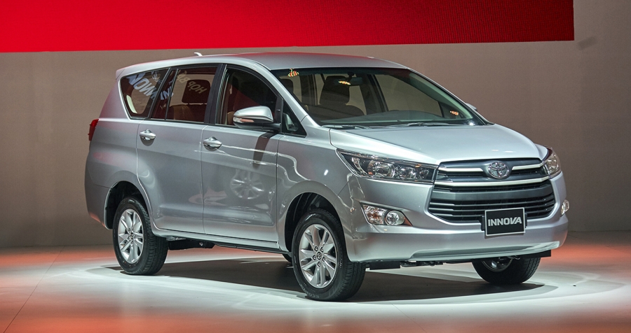 Toyota-Innova (4).JPG