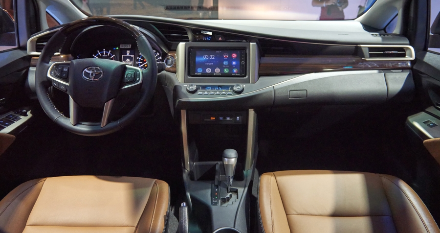 Toyota-Innova (20).JPG