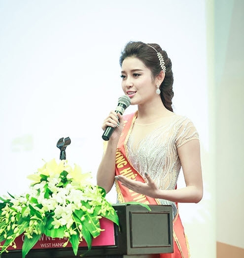 Huyền My nói gì khi bị tố làm trễ chuyến bay vì mải chụp ảnh? 1