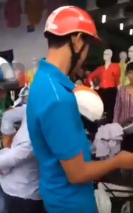 Video: Nghi cướp túi xách, người đàn ông bị dân kẹp cổ giữa phố - Ảnh 1