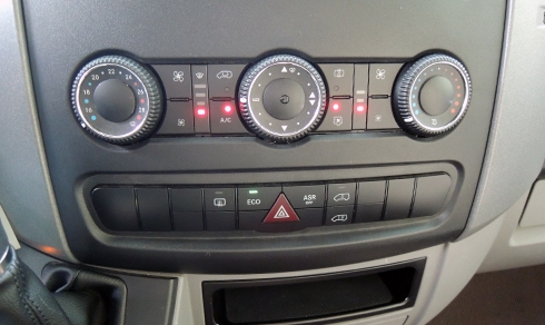 xe-do-mercedes-sprinter-nhap-khu-hon-3-ty-dong-4