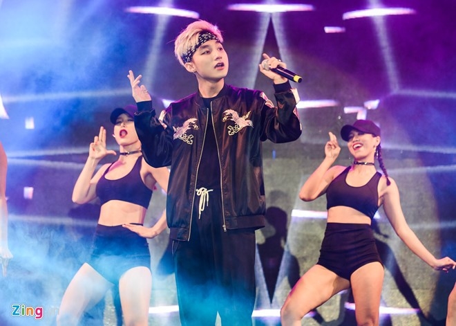 Fan doi mua den xem dem nhac cua Son Tung M-TP hinh anh 6