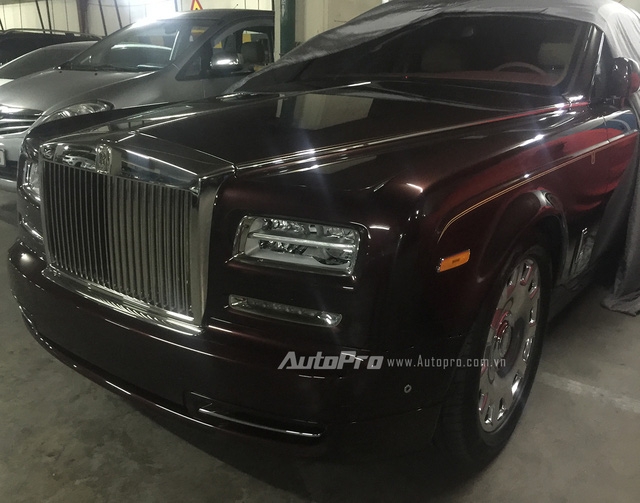  Nhiều khả năng chiếc Rolls-Royce Phantom phiên bản trục kéo dài xuất hiện tại Hà Nội là chiếc Peace & Glory hay còn được gọi là ông Hổ. 