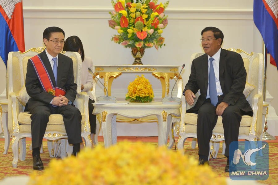 trung quoc lien tiep do tien vao campuchia hinh anh 1